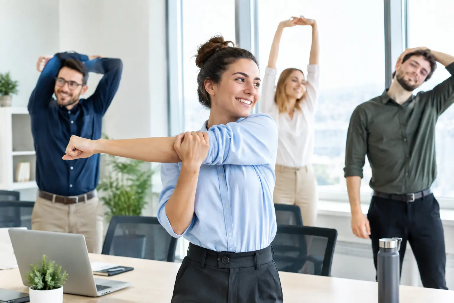 Pausenübungen im Büro für mehr Energie im Team